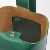 Bolso cubo Pebble grande en piel de becerro granulada flexible Evergreen Bolso cubo Pebble grande en piel de becerro granulada flexible Evergreen