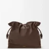 Bolso de mano Flamenco grande en piel de becerro napa Chocolate Bolso de mano Flamenco grande en piel de becerro napa Chocolate