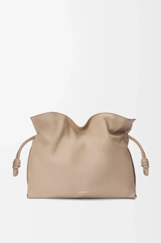 Bolso de mano Flamenco grande en piel de becerro napa Sand Bolso de mano Flamenco grande en piel de becerro napa Sand