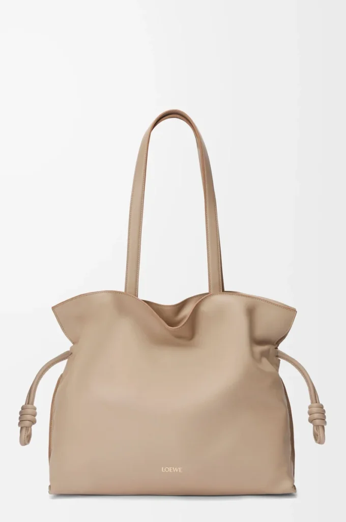 Bolso de mano Flamenco grande en piel de becerro napa Sand Bolso de mano Flamenco grande en piel de becerro napa Sand