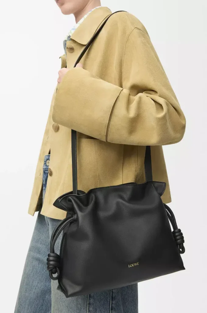 Bolso de mano Flamenco mediano en piel de becerro napa Black Bolso de mano Flamenco mediano en piel de becerro napa Black