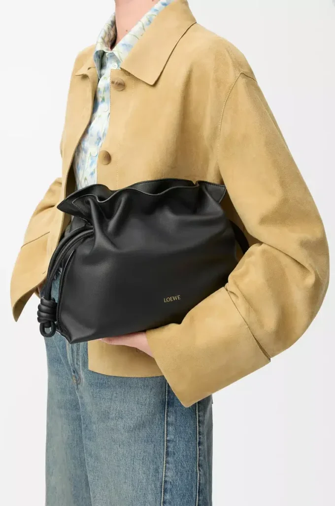 Bolso de mano Flamenco mediano en piel de becerro napa Black Bolso de mano Flamenco mediano en piel de becerro napa Black