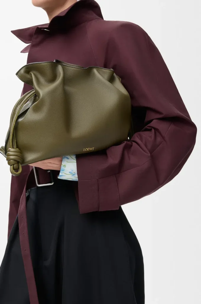 Bolso de mano Flamenco mediano en piel de becerro napa Dark Khaki