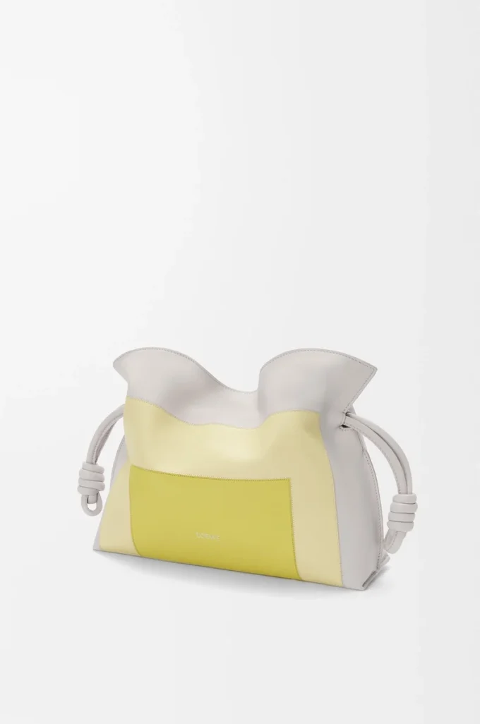 Bolso de mano Flamenco mediano en piel de becerro napa Gris pálido/Citrino claro