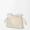 Bolso de mano Flamenco mediano en piel de becerro napa Sea Salt Bolso de mano Flamenco mediano en piel de becerro napa Sea Salt