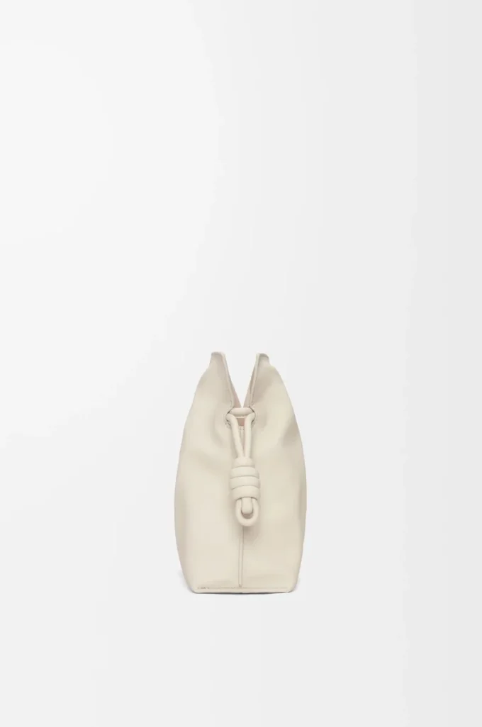 Bolso de mano Flamenco mediano en piel de becerro napa Sea Salt Bolso de mano Flamenco mediano en piel de becerro napa Sea Salt