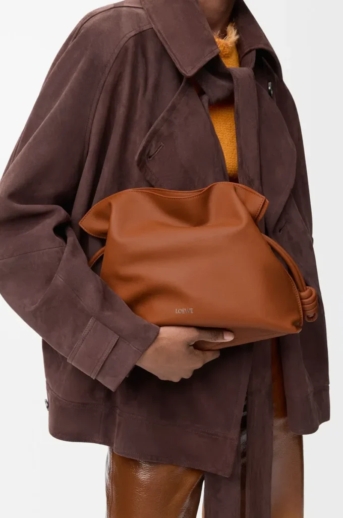 Bolso de mano Flamenco mediano en piel de becerro napa Squirrel Bolso de mano Flamenco mediano en piel de becerro napa Squirrel