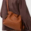 Bolso de mano Flamenco mediano en piel de becerro napa Squirrel Bolso de mano Flamenco mediano en piel de becerro napa Squirrel