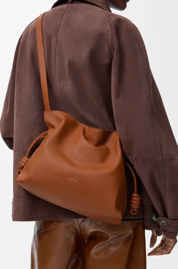 Bolso de mano Flamenco mediano en piel de becerro napa Squirrel Bolso de mano Flamenco mediano en piel de becerro napa Squirrel
