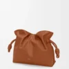 Bolso de mano Flamenco mediano en piel de becerro napa Squirrel Bolso de mano Flamenco mediano en piel de becerro napa Squirrel