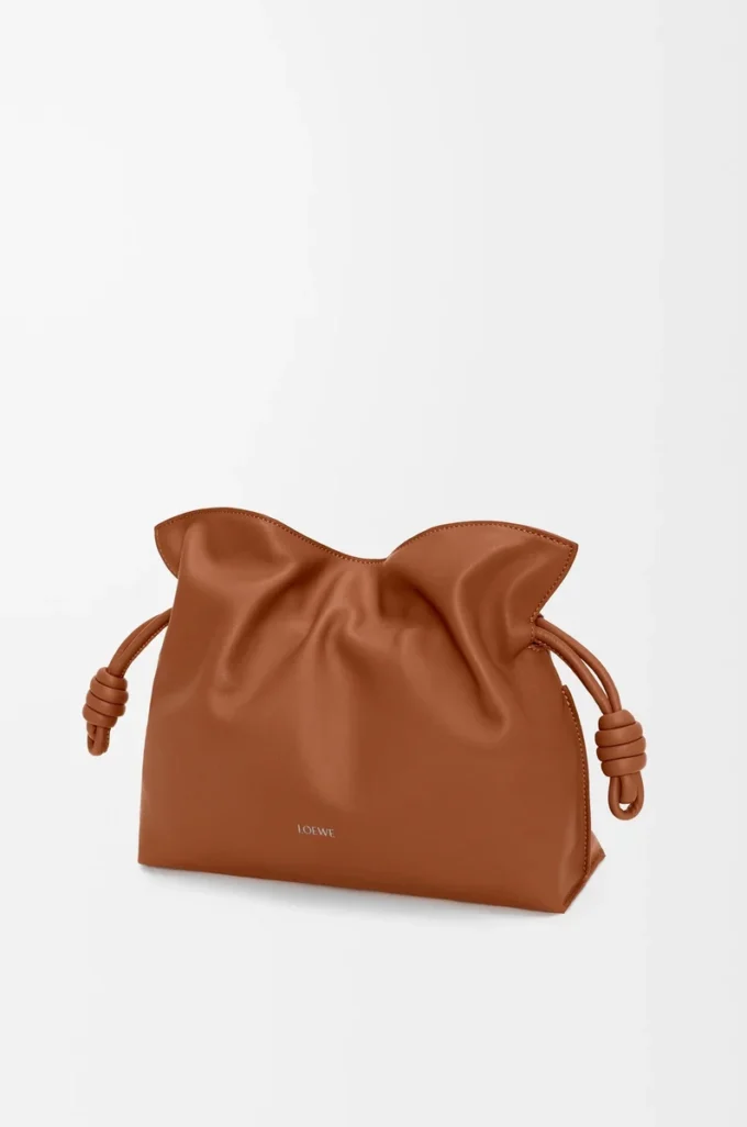 Bolso de mano Flamenco mediano en piel de becerro napa Squirrel Bolso de mano Flamenco mediano en piel de becerro napa Squirrel