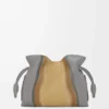 Bolso de mano Flamenco mediano Landscape en piel de becerro napa Sparkling Grey/Butter Bolso de mano Flamenco mediano Landscape en piel de becerro napa Sparkling Grey/Butter