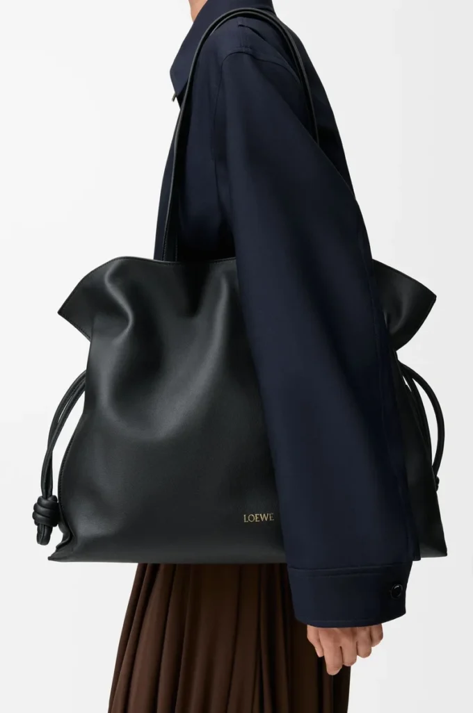 Bolso de mano XL Flamenco en piel de becerro napa negra Bolso de mano XL Flamenco en piel de becerro napa negra