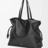 Bolso de mano XL Flamenco en piel de becerro napa negra Bolso de mano XL Flamenco en piel de becerro napa negra