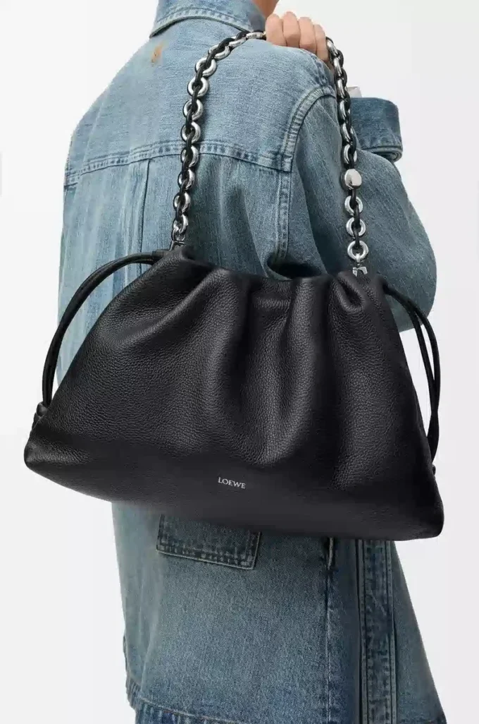 Bolso Flamenco grande en piel de becerro de grano fino color negro Bolso Flamenco grande en piel de becerro de grano fino color negro