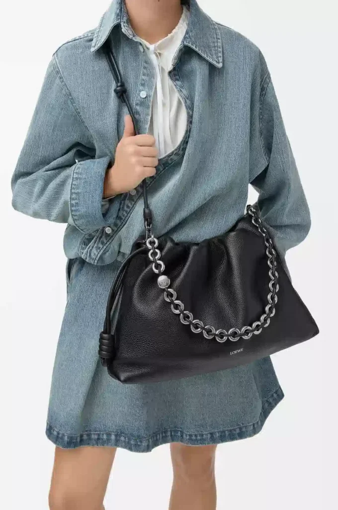 Bolso Flamenco grande en piel de becerro de grano fino color negro Bolso Flamenco grande en piel de becerro de grano fino color negro