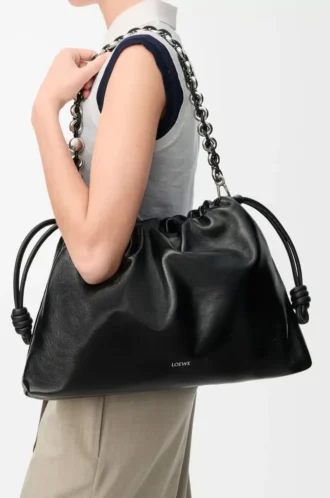 Bolso Flamenco grande en piel de cordero napa charolada Negro