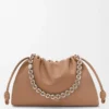 Bolso Flamenco grande en suave piel de cordero napa color moca. Bolso Flamenco grande en suave piel de cordero napa color moca.