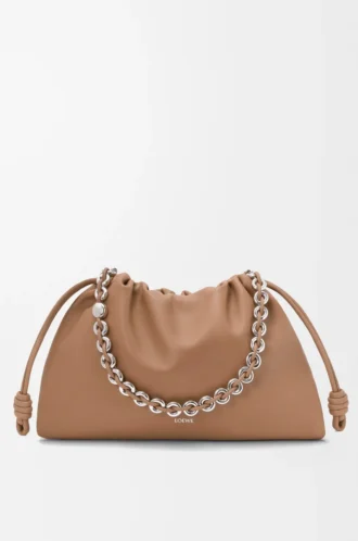 Bolso Flamenco grande en suave piel de cordero napa color moca.