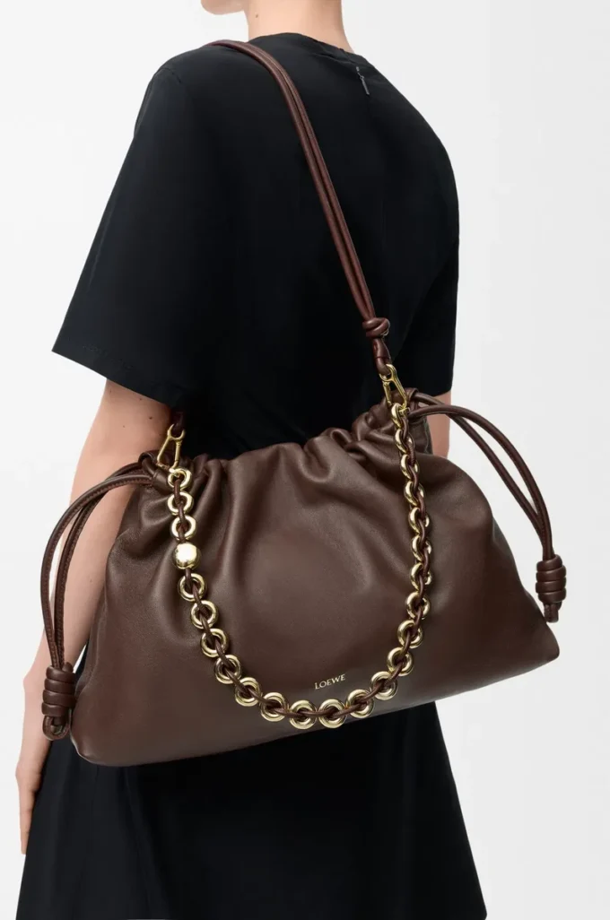 Bolso Flamenco grande en suave piel de cordero napa Marrón oscuro Bolso Flamenco grande en suave piel de cordero napa Marrón oscuro