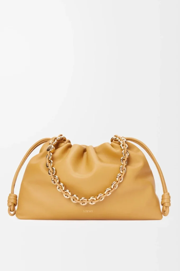 Bolso Flamenco grande en suave piel de cordero napa Sahara Bolso Flamenco grande en suave piel de cordero napa Sahara