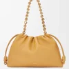 Bolso Flamenco grande en suave piel de cordero napa Sahara Bolso Flamenco grande en suave piel de cordero napa Sahara