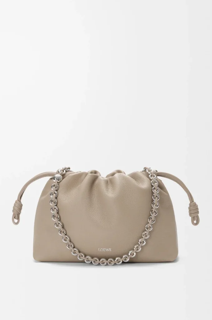 Bolso Flamenco mediano en piel de becerro de grano fino Clay Bolso Flamenco mediano en piel de becerro de grano fino Clay