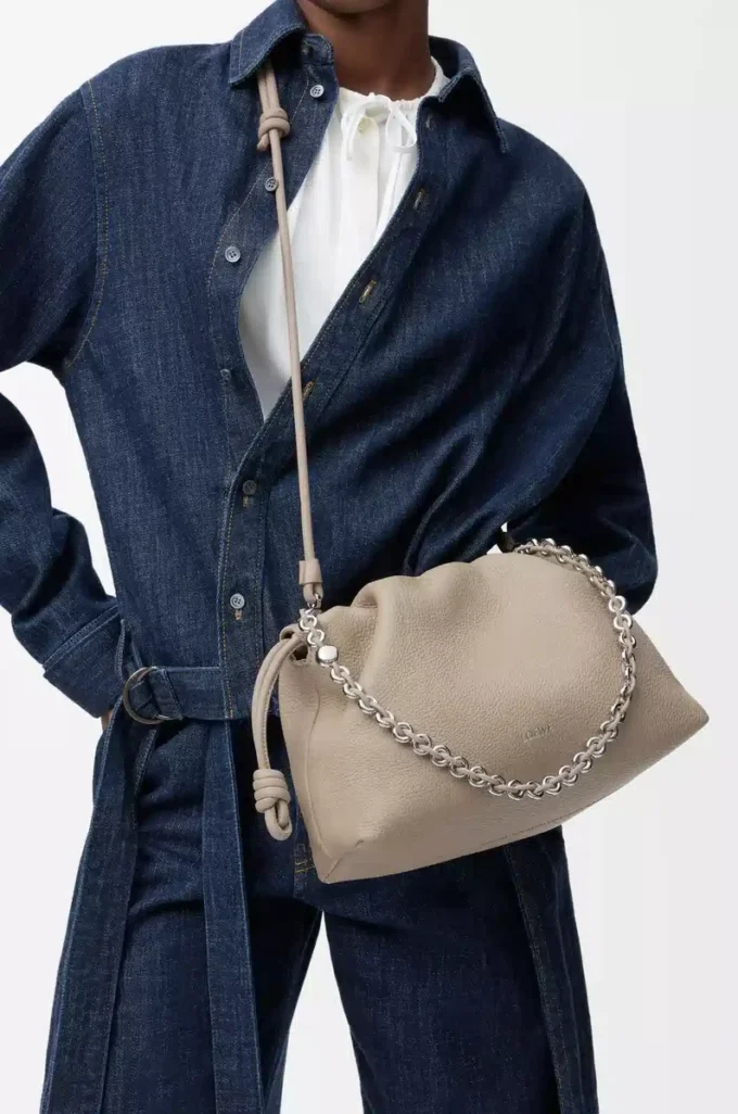 Bolso Flamenco mediano en piel de becerro de grano fino Clay Bolso Flamenco mediano en piel de becerro de grano fino Clay