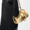 Bolso Flamenco mediano en piel de cordero laminada dorada Bolso Flamenco mediano en piel de cordero laminada dorada