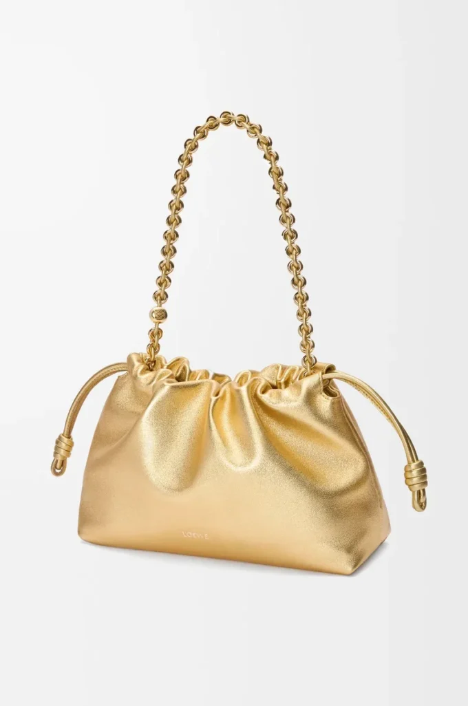 Bolso Flamenco mediano en piel de cordero laminada dorada Bolso Flamenco mediano en piel de cordero laminada dorada