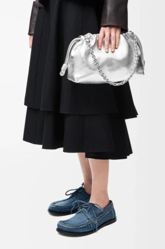 Bolso Flamenco mediano en piel de cordero laminada Plata