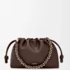 Bolso Flamenco mediano en piel de cordero napa suave color castaño oscuro Bolso Flamenco mediano en piel de cordero napa suave color castaño oscuro