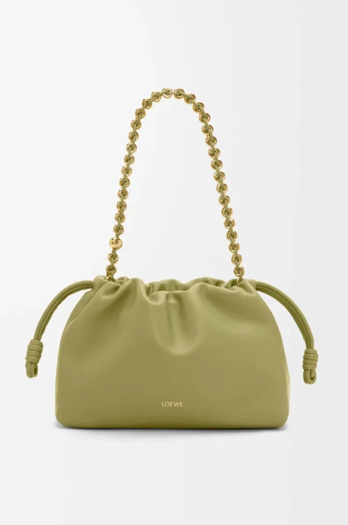 Bolso Flamenco mediano en piel de cordero napa suave color musgo claro Bolso Flamenco mediano en piel de cordero napa suave color musgo claro