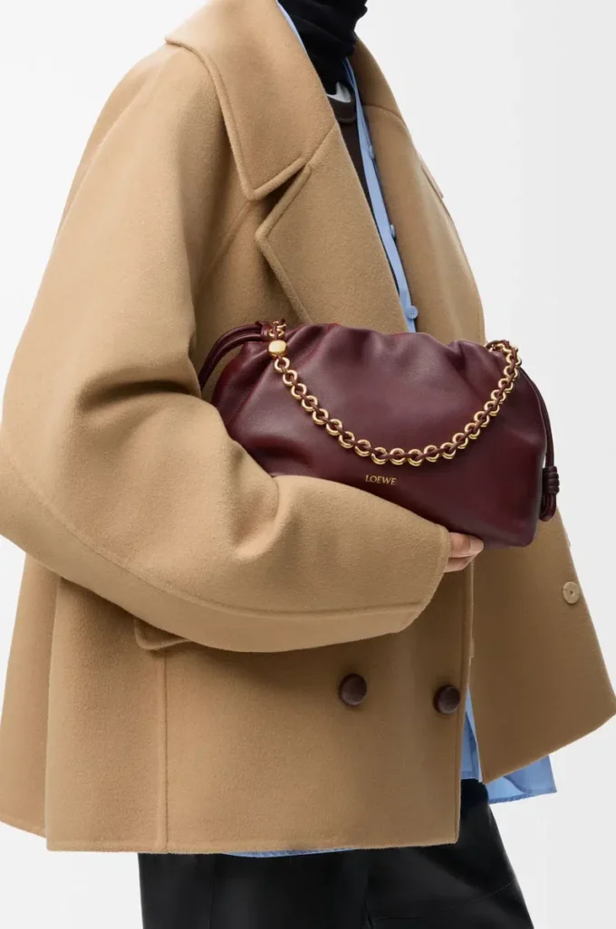 Bolso Flamenco mediano en suave piel de cordero napa Burdeos oscuro Bolso Flamenco mediano en suave piel de cordero napa Burdeos oscuro