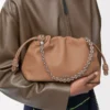 Bolso Flamenco mediano en suave piel de cordero napa color moca Bolso Flamenco mediano en suave piel de cordero napa color moca