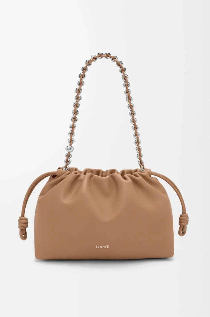 Bolso Flamenco mediano en suave piel de cordero napa color moca Bolso Flamenco mediano en suave piel de cordero napa color moca