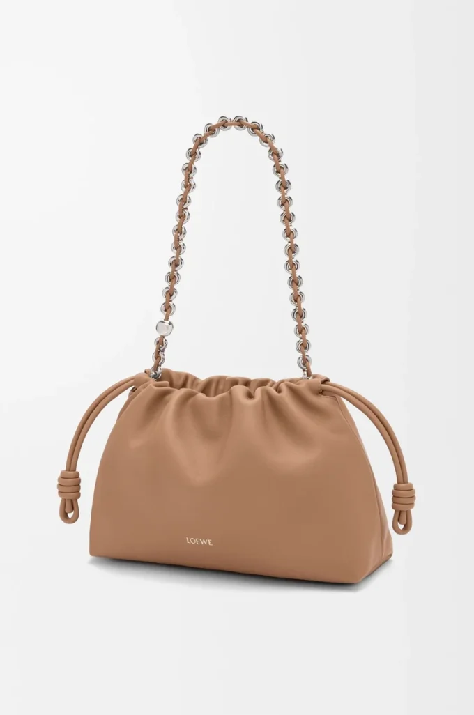 Bolso Flamenco mediano en suave piel de cordero napa color moca Bolso Flamenco mediano en suave piel de cordero napa color moca