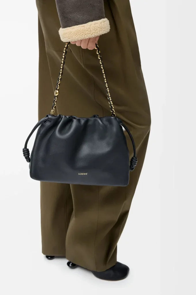 Bolso Flamenco mediano en suave piel de cordero napa. Negro Bolso Flamenco mediano en suave piel de cordero napa. Negro