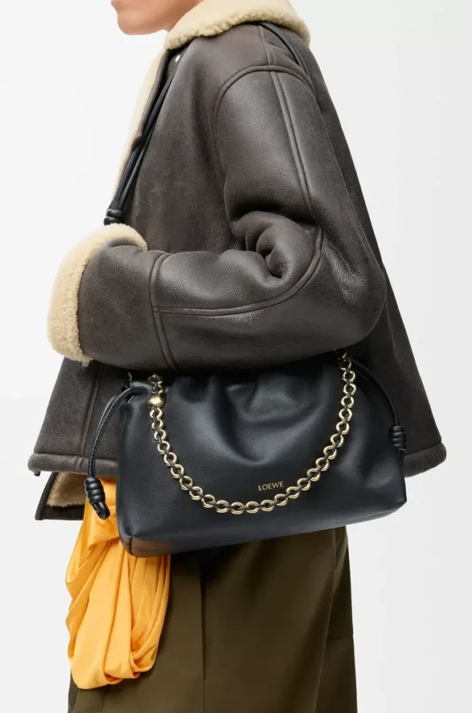 Bolso Flamenco mediano en suave piel de cordero napa. Negro Bolso Flamenco mediano en suave piel de cordero napa. Negro