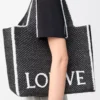 Bolso grande LOEWE Font Tote en rafia negra Bolso grande LOEWE Font Tote en rafia negra
