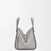 Bolso Hammock compacto en piel de becerro granulada suave gris perla