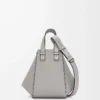 Bolso Hammock compacto en piel de becerro granulada suave gris perla