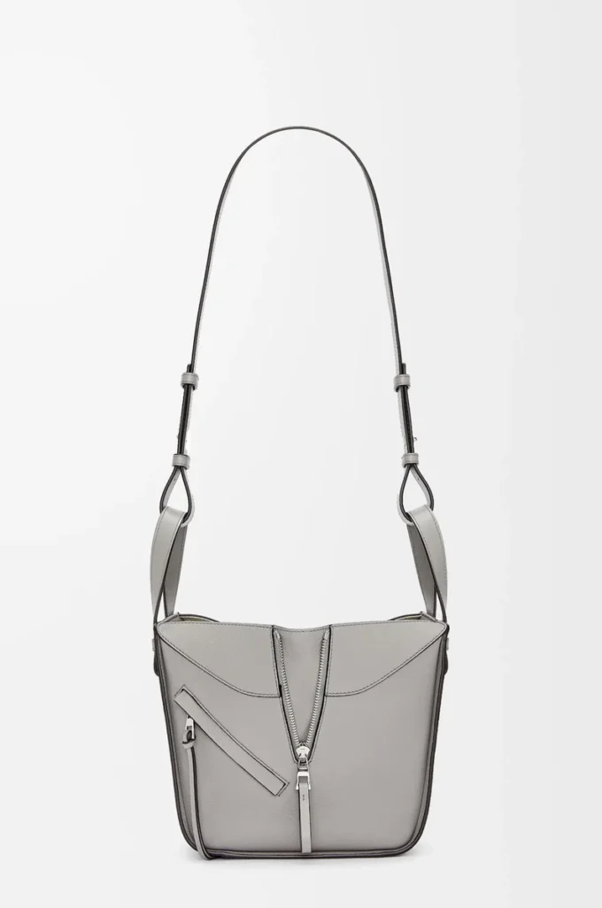Bolso Hammock compacto en piel de becerro granulada suave gris perla