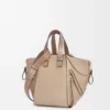 Bolso Hammock compacto en piel de becerro granulada suave Sand