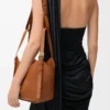 Bolso Hammock Flip en piel de becerro clásica color ardilla Bolso Hammock Flip en piel de becerro clásica color ardilla