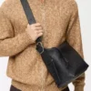 Bolso hobo Loop en piel de becerro granulada flexible Negro Bolso hobo Loop en piel de becerro granulada flexible Negro