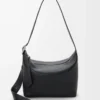 Bolso hobo Loop en piel de becerro granulada flexible Negro Bolso hobo Loop en piel de becerro granulada flexible Negro