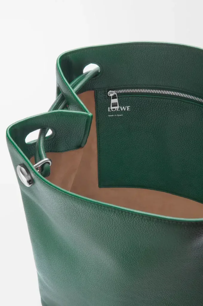 Bolso hobo Pebble en piel de becerro granulada flexible Evergreen Bolso hobo Pebble en piel de becerro granulada flexible Evergreen