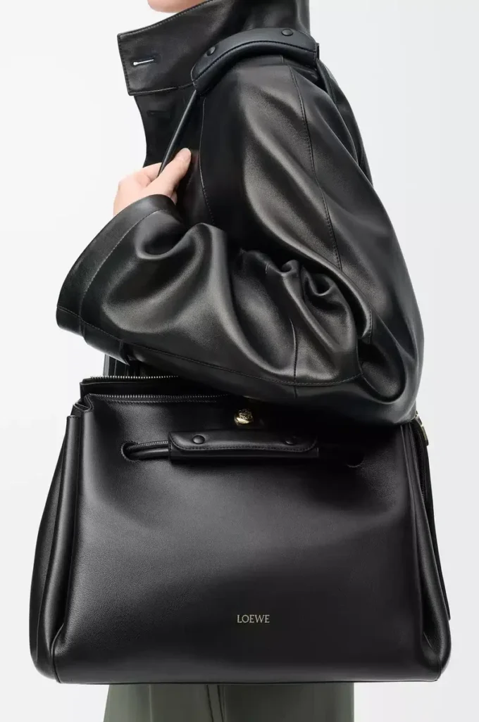 Bolso Madrid grande en piel de becerro flexible, color negro Bolso Madrid grande en piel de becerro flexible, color negro