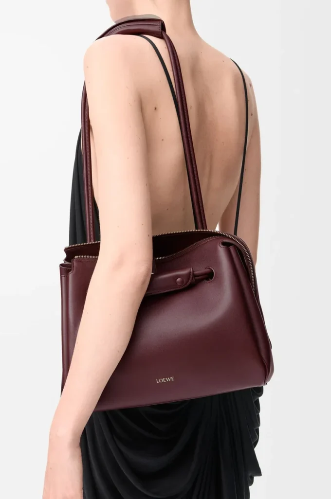 Bolso Madrid mediano en piel de becerro flexible color burdeos oscuro Bolso Madrid mediano en piel de becerro flexible color burdeos oscuro